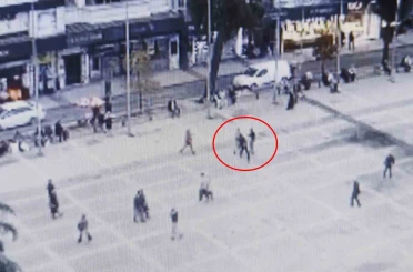 Meydanda uçan tekmeli kavga 