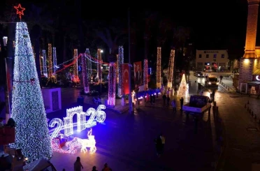 Meydanın ışıltısı fotoğraf karelerine yansıdı 
