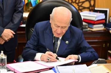 MHP Genel Başkanı Bahçeli: "(Çerçeve yasa) Bu imzayla bin yıllık kardeşliğimiz bir kez daha tescillenmiştir" 