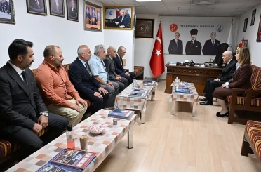 MHP Lideri Bahçeli, Taş Medreseli ülkücüleri ziyaret etti 