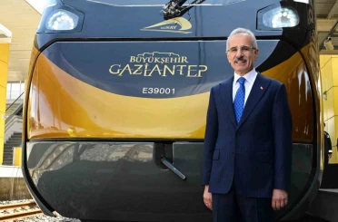 Milli Banliyö Tren Seti Projesi kapsamında üretilen dördüncü tren seti Gaziantep Büyükşehir Belediyesi’ne ulaştı 