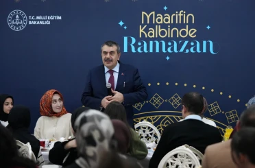 Milli Eğitim Bakanı Tekin, Erzurum’da şehit aileleri ve gazilerle buluştu, ilk iftarını öğrencilerle açtı 