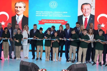 Milli Eğitim Bakanı Tekin, Gaziantep’te 3 okulun açılışını yaptı 