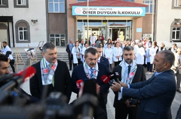 Milli Eğitim Bakanı Tekin: "On binlerce insan, 60 binin üzerinde insanın şehit edildiği bir soykırım sürecini yaşıyoruz" 