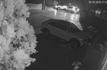 Minibüsle hafif ticari aracın çarpıştığı kaza kamerada 