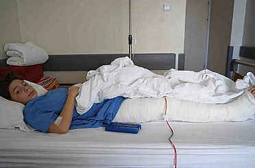 Minik Aytuna’nın kayak keyfi kabusa döndü: Pistte çarpıp kaçtılar, kalçası kırıldı 