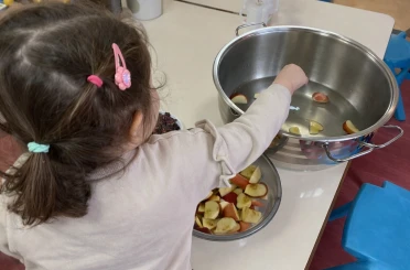 ’Minik Eller’ şerbet hazırladı 