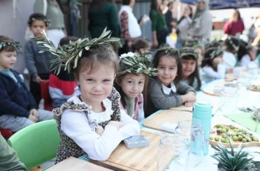 Minik eller zeytinle buluştu 