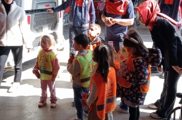 Minik Eller’den İtfaiye Haftası’da anlamlı ziyaret 