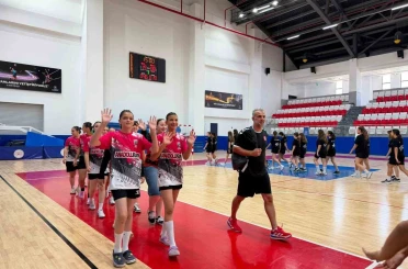 Minik hentbolcuların Türkiye şampiyonası Aydın’da başladı 