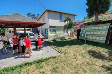 Minik kursiyerler hem öğreniyor hem sosyalleşiyor 