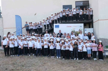Minik öğrenciler fide dikerek doğa bilinci kazandı 