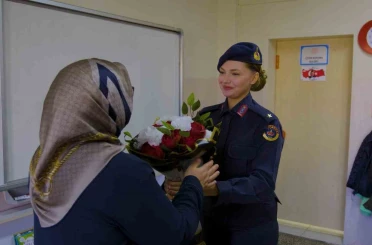 Minik Sırma büyüdü teğmen oldu: Bayburt jandarmadan duygulandıran ’Öğretmenler Günü’ mesajı 