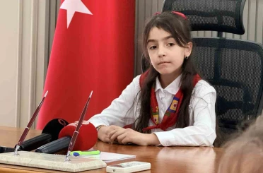 Minik vali okullarda güvenlik tedbirlerinin artırılması talimatı verdi 