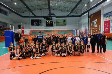 Minik voleybolcular Köyceğiz’de buluştu 