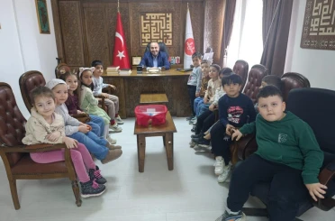 Minikler harçlıklarını ihtiyaç sahipleri ile paylaştı