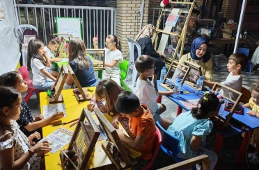 Minikler ilmek ilmek halı dokudu
