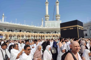 Miraç Kandilinde Kâbe’de mahşerî kalabalık 