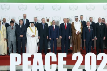 Mısır’daki Barış Zirvesi’ne katılan liderlerden aile fotoğrafı