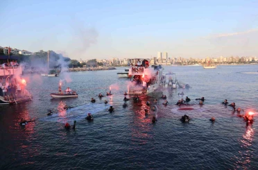 Moda İskelesi’nde tarihi kutlama: Kabotaj Bayramı için 100 noktada aynı anda daldılar 