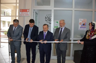 Modern Toplumun Gençliğe Biçtiği Rol Gençlerde Baskı ve Duygusal Yorgunluğu Beraberinde Getiriyor