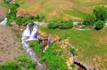 Motokroscuların kamerasından Erzincan’ın saklı cenneti Konarlı Şelalesi 
