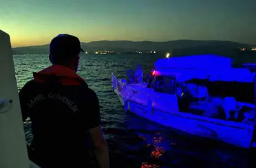 Motor arızası yapan tekne ve içindeki iki kişi kurtarıldı
