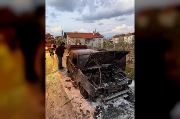 Motor kısmında çıkan yangın otomobili küle çevirdi 