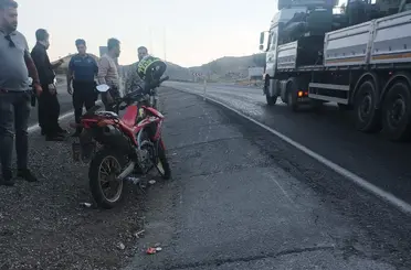 Motosiklet bariyere çarptı: 1 yaralı
