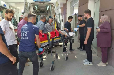 Motosiklet ile otomobil çarpıştı: 1 ağır yaralı 