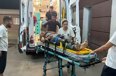 Motosiklet ile otomobil çarpıştı: 2 yaralı
