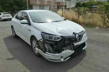 Motosiklet ile otomobil çarpıştı: 2 yaralı
