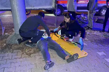 Motosiklet ile otomobil çarpıştı: 2 yaralı
