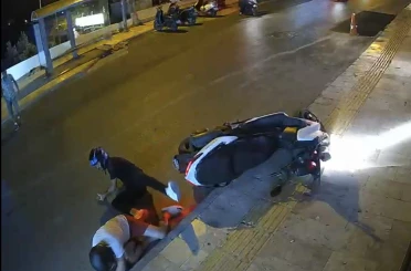 Motosiklet kazası güvenlik kamerasına yansıdı 