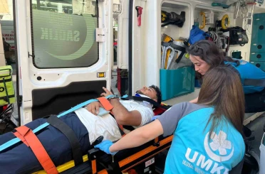 Motosiklet, park etmeye çalışan araca çarptı: 1 yaralı 