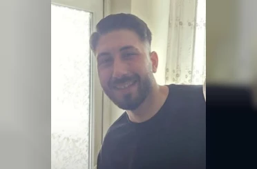 Motosiklet park halindeki otomobile çarptı: 1 ölü 