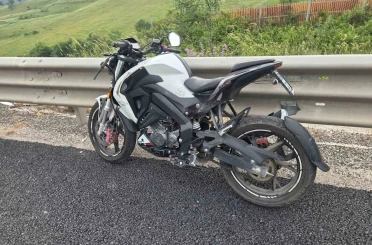 Motosiklet virajda savruldu sürücü ağır yaralı 