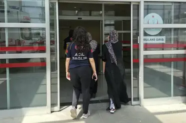 Motosiklet yayalara çarptı: 2 yaralı
