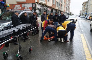 Motosiklet yayaya çarptı: 1 yaralı 