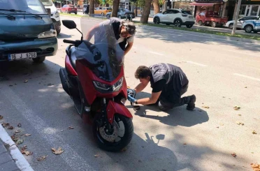 Motosikleti aldı, plakanın sahte olduğunu polis kontrolünde öğrendi 