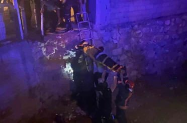 Motosikletin kontrolünü kaybetti, 5 metrelik dereye düştü 