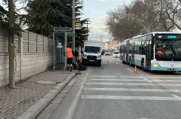 Motosikletin otobüs durağına çarpmasıyla 1 kişi hayatını kaybetti