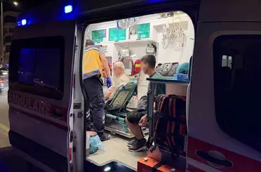 Motosikletle otomobil çarpıştı: 2 yaralı
