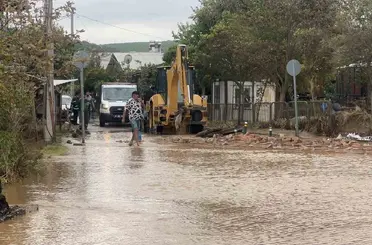 Mudanya Esence’de sel ve su baskınına müdahale sürüyor: 78 personel sahada
