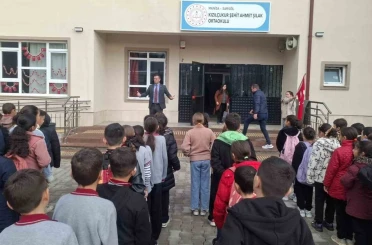 Müdür Yıldırak öğrencilerle buluştu 