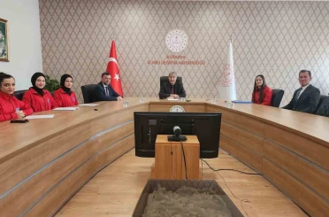 Müdür Yılmaz: "Anaların izinde, babaların gölgesinde, öğretmenlerin rehberliğinde yürüyün" 