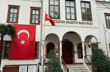 Muğla’da belediye binaları Türk bayrakları ile donatıldı 