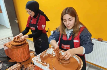 Muğla’da gençler seramik atölyesinde hünerlerini sergiledi 