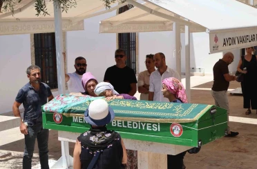 Muğla’da hayatını kaybeden kadının tabutunu kadınlar taşıdı 