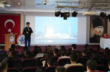 Muğla’da uzay rüzgarı Türkiye’nin ikinci astronotu Atasever gençlerle buluştu 
